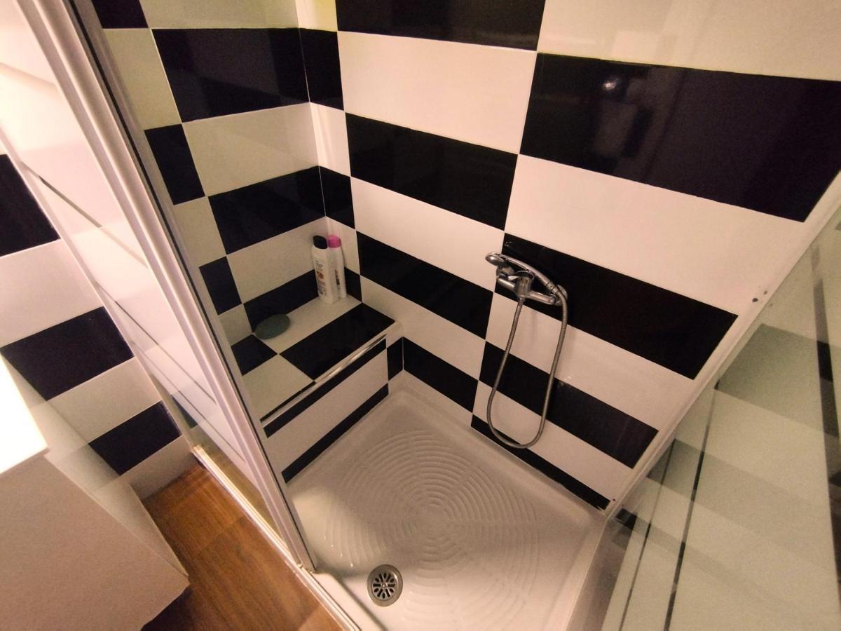 Sunny Flat With Huge Terrace! Close Downtown! *